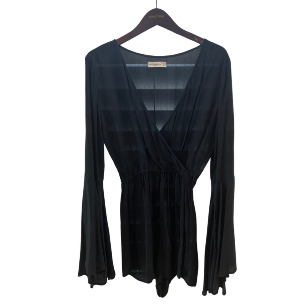 Black Abercrombie & Fitch Romper w/Bell Sleeves - Medium